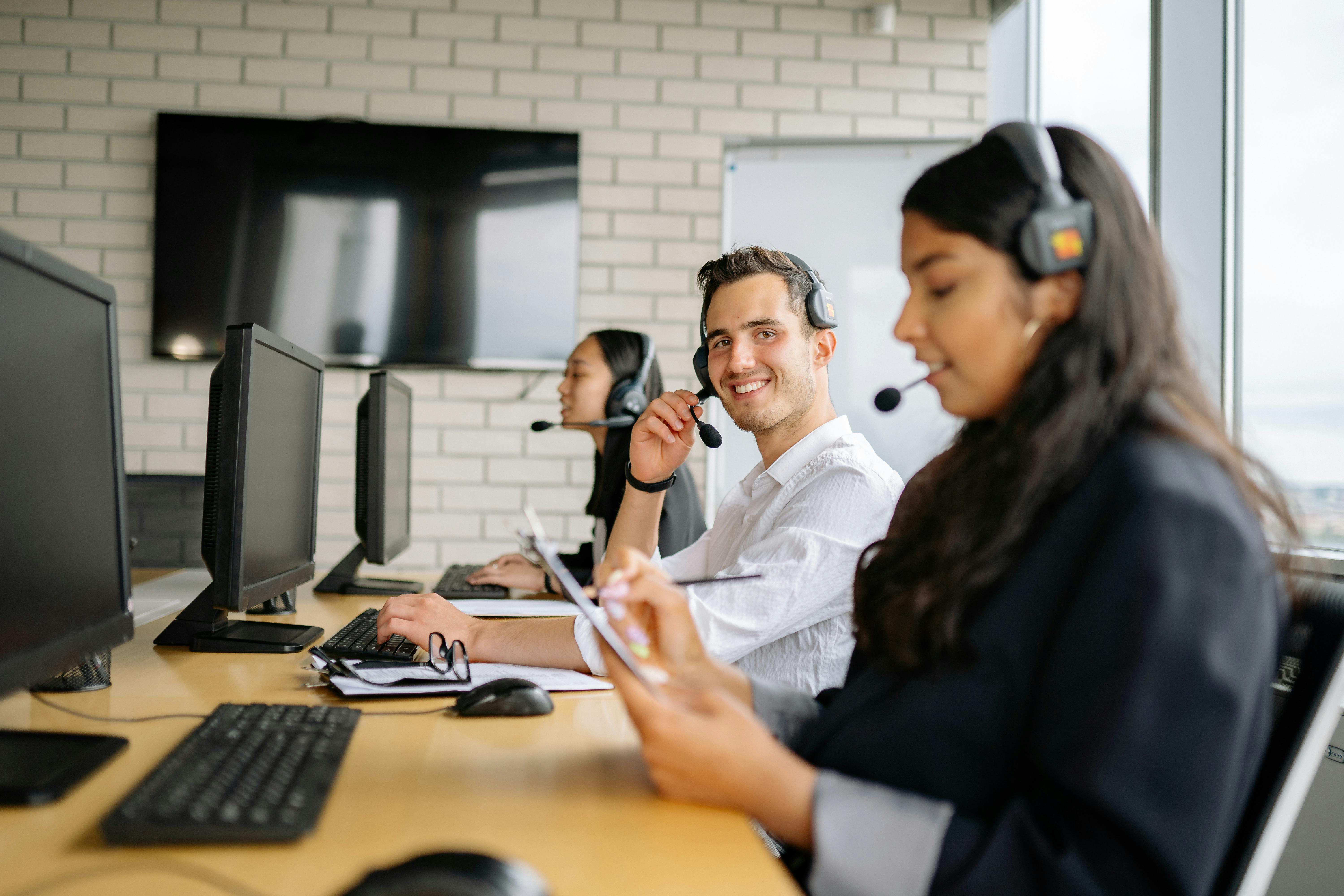 Het Fidelis Sales team in gesprek met klanten